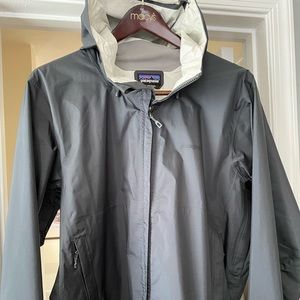 Men’s Patagonia rain coat